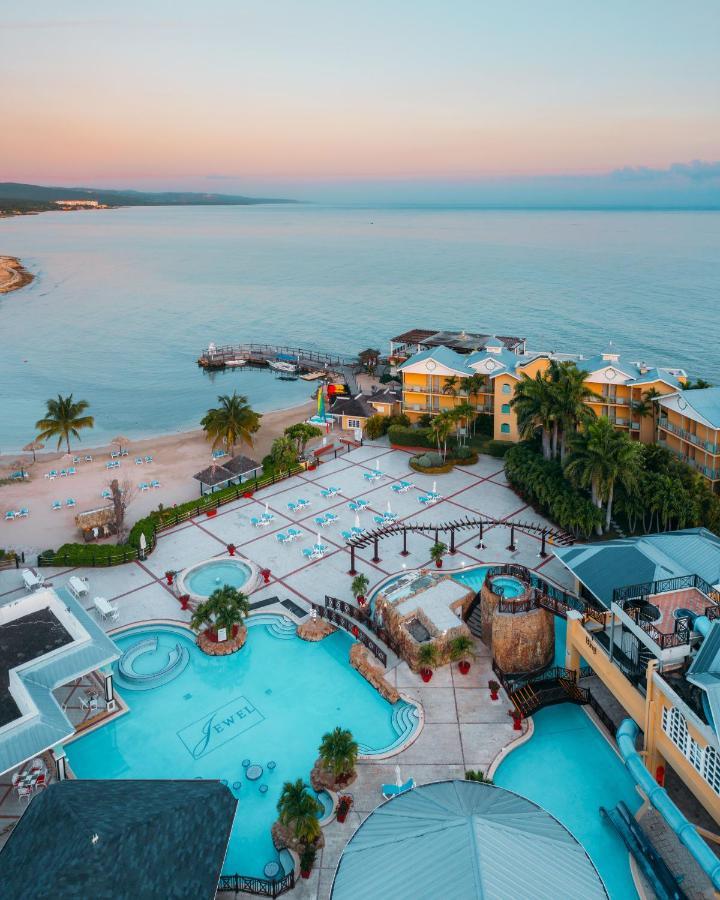 Jewel Paradise Cove Adult Beach Resort & Spa 拉纳韦贝 外观 照片