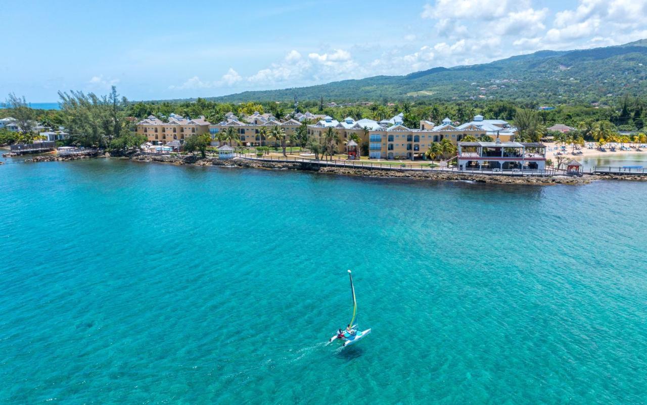 Jewel Paradise Cove Adult Beach Resort & Spa 拉纳韦贝 外观 照片