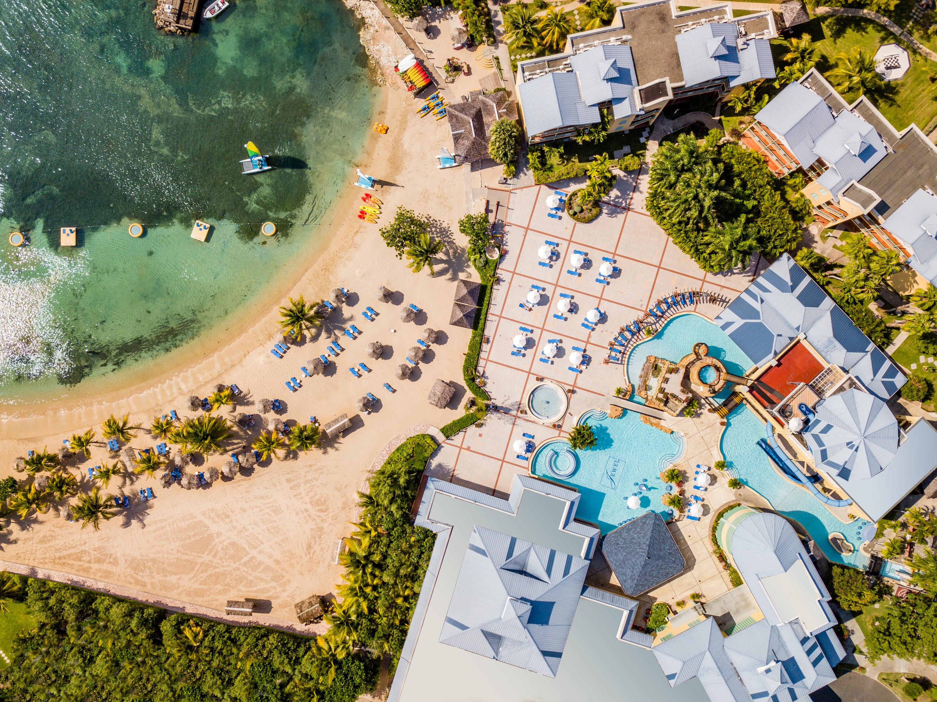 Jewel Paradise Cove Adult Beach Resort & Spa 拉纳韦贝 外观 照片